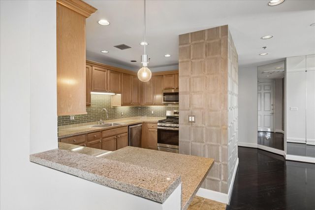 2520 Robinhood Street 807, Houston, TX 77005
