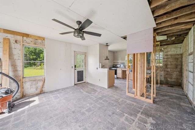 1429 W 640, Chouteau, OK 74337