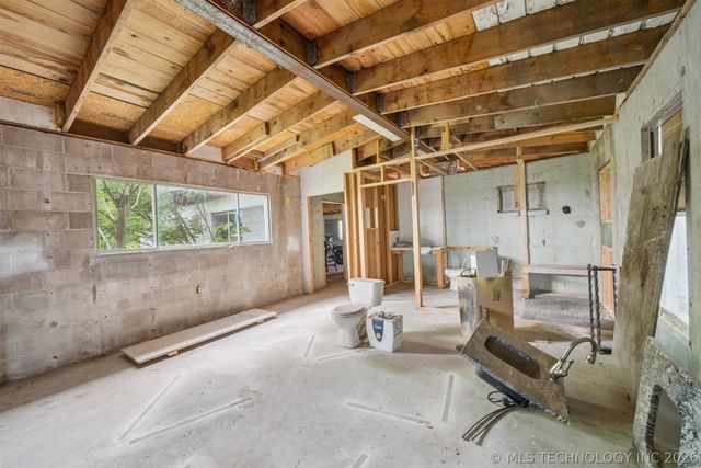 1429 W 640, Chouteau, OK 74337