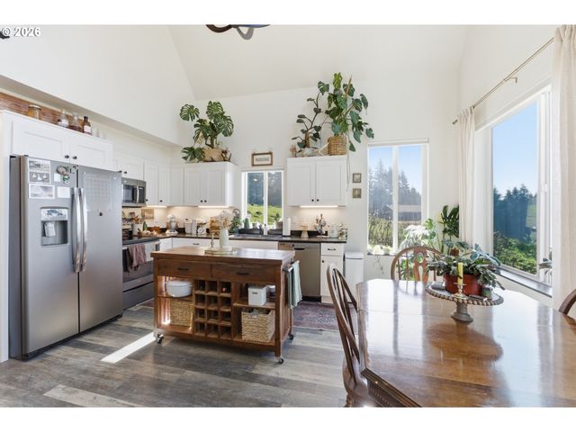 34180 SMITH Rd, St Helens, OR 97051