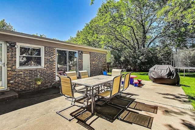 318 W Hackberry Drive, Arlington Heights, IL 60004