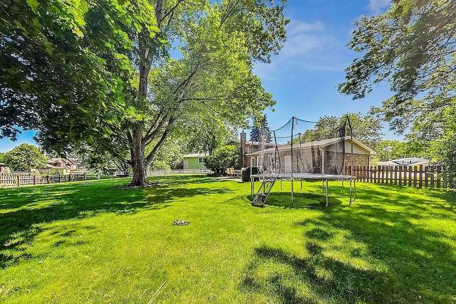 318 W Hackberry Drive, Arlington Heights, IL 60004