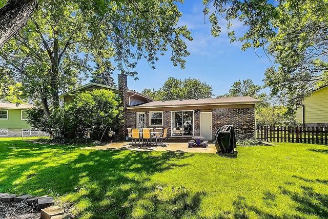 318 W Hackberry Drive, Arlington Heights, IL 60004