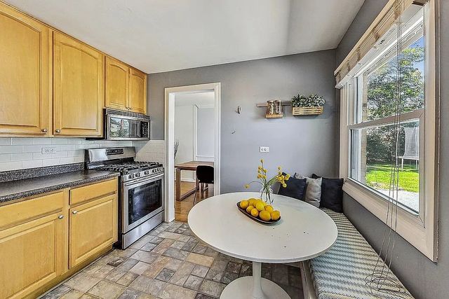 318 W Hackberry Drive, Arlington Heights, IL 60004