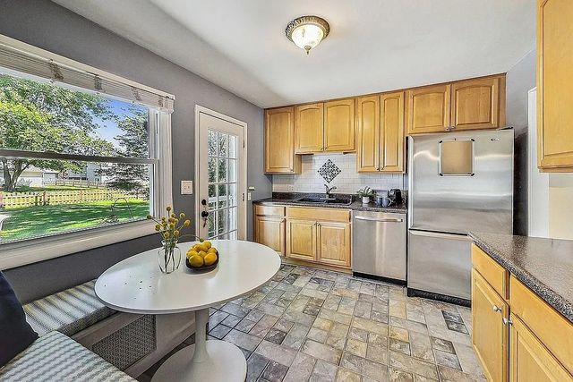 318 W Hackberry Drive, Arlington Heights, IL 60004