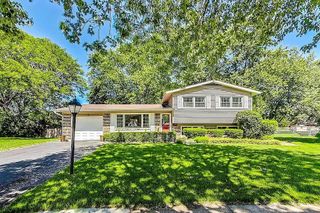 318 W Hackberry Drive, Arlington Heights, IL 60004