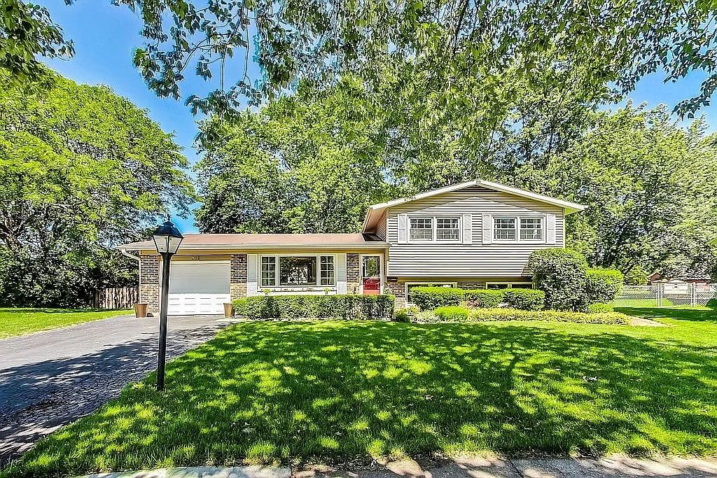 318 W Hackberry Drive, Arlington Heights, IL 60004