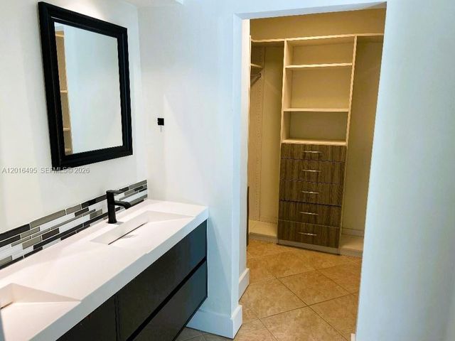 14551 SW 142nd Ct Cir, Miami, FL 33186