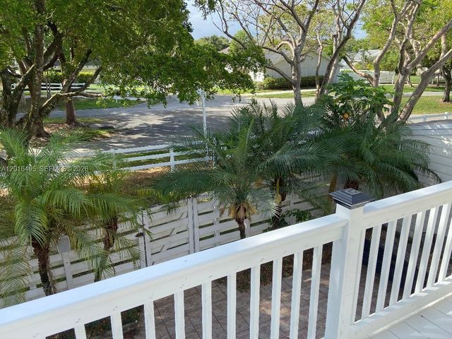 14551 SW 142nd Ct Cir, Miami, FL 33186