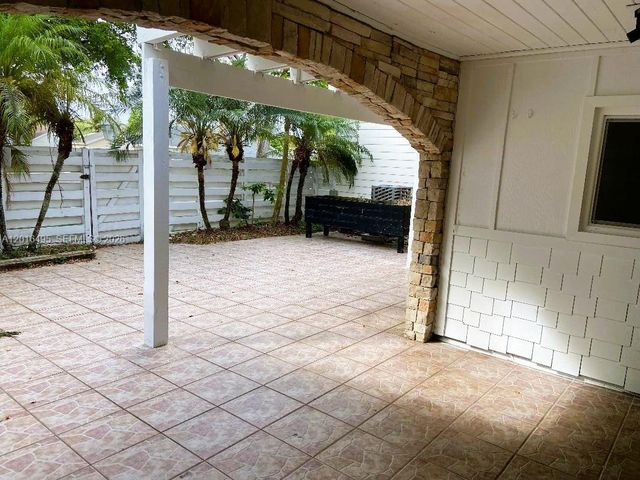 14551 SW 142nd Ct Cir, Miami, FL 33186