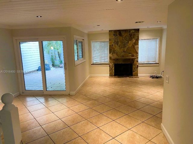 14551 SW 142nd Ct Cir, Miami, FL 33186