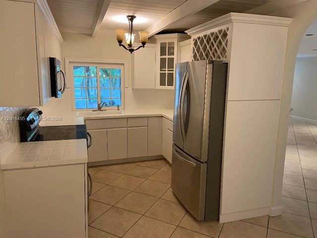 14551 SW 142nd Ct Cir, Miami, FL 33186
