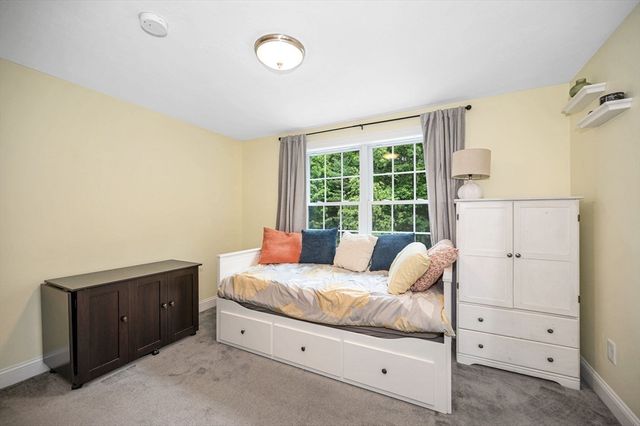 18 Bartlett Ave 18, Chelmsford, MA 01824