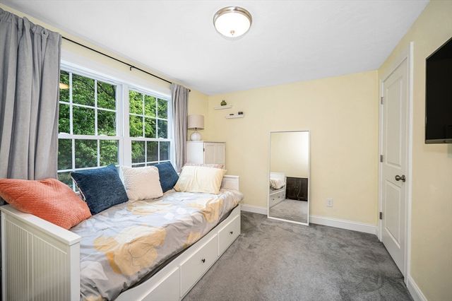 18 Bartlett Ave 18, Chelmsford, MA 01824