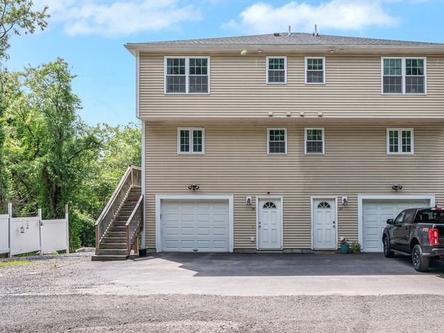 18 Bartlett Ave 18, Chelmsford, MA 01824