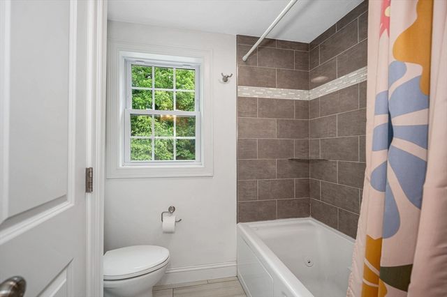 18 Bartlett Ave 18, Chelmsford, MA 01824