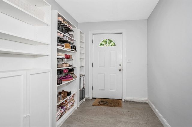 18 Bartlett Ave 18, Chelmsford, MA 01824