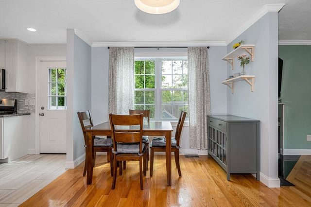 18 Bartlett Ave 18, Chelmsford, MA 01824