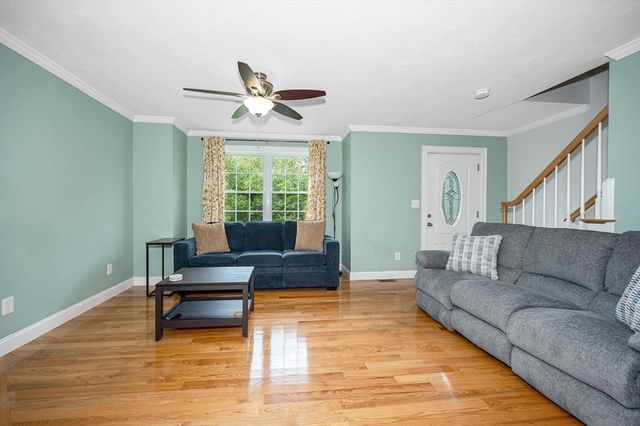 18 Bartlett Ave 18, Chelmsford, MA 01824