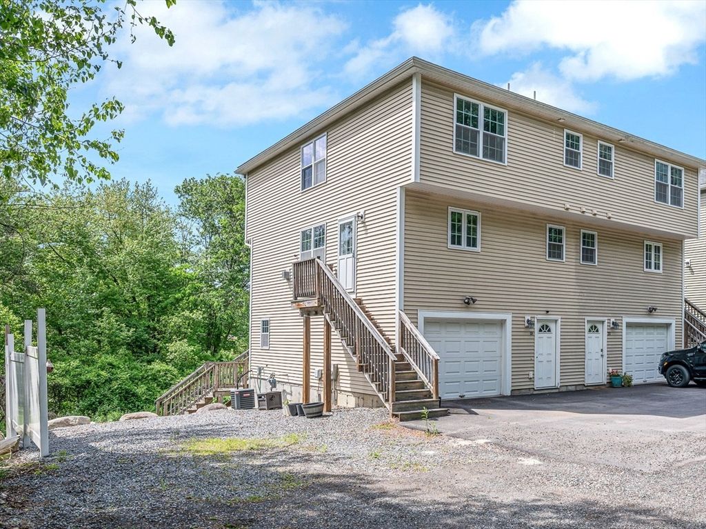 18 Bartlett Ave 18, Chelmsford, MA 01824