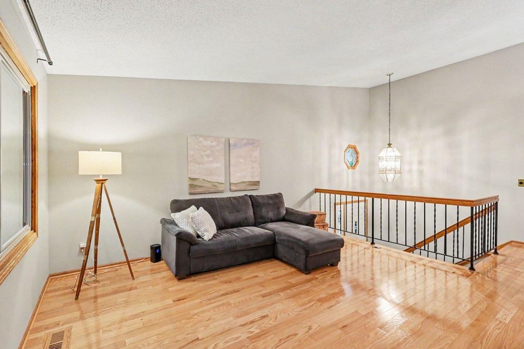 6610 Falstaff Road, Woodbury, MN 55125 — photo 2