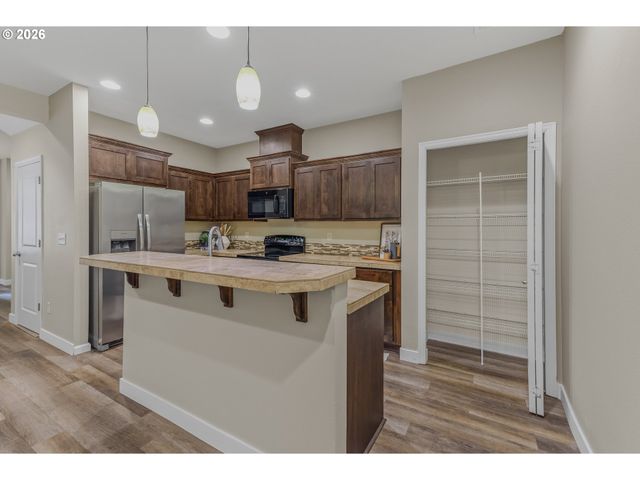 304 Ne NEWHOUSE Rd, Vancouver, WA 98663