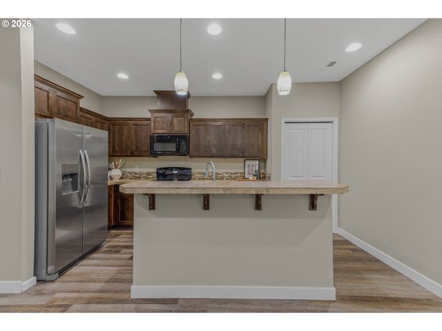 304 Ne NEWHOUSE Rd, Vancouver, WA 98663