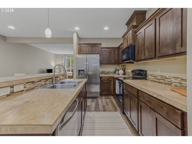 304 Ne NEWHOUSE Rd, Vancouver, WA 98663
