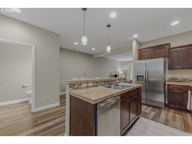304 Ne NEWHOUSE Rd, Vancouver, WA 98663