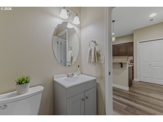 304 Ne NEWHOUSE Rd, Vancouver, WA 98663