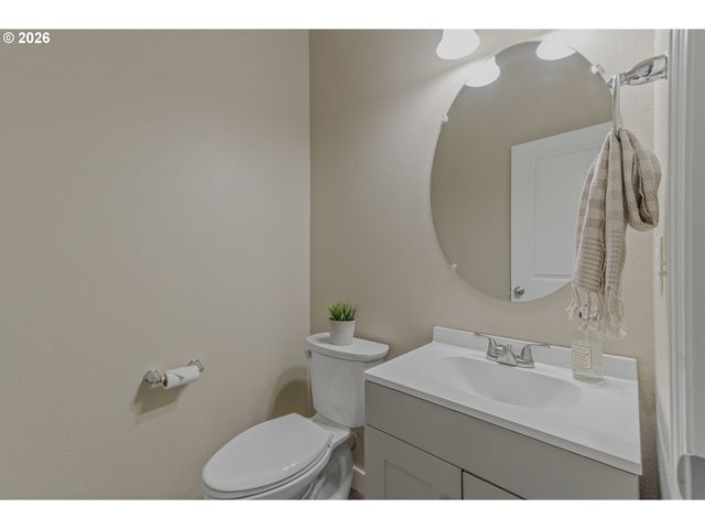 304 Ne NEWHOUSE Rd, Vancouver, WA 98663