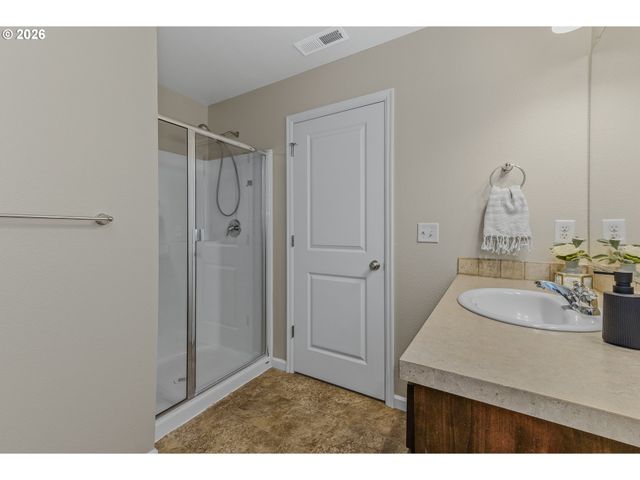 304 Ne NEWHOUSE Rd, Vancouver, WA 98663