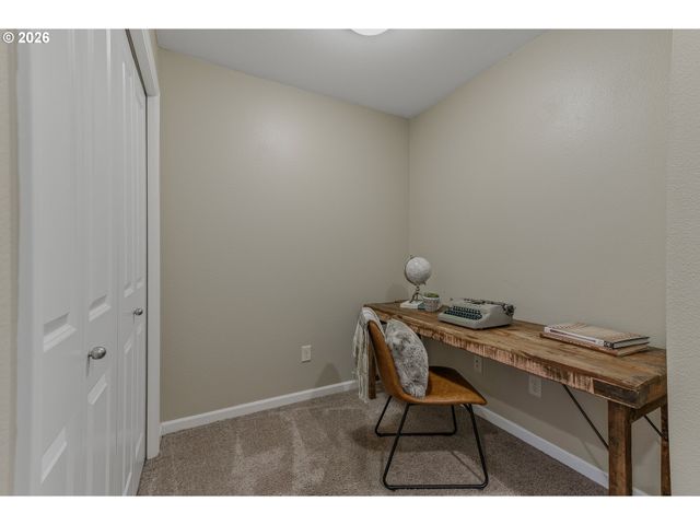 304 Ne NEWHOUSE Rd, Vancouver, WA 98663