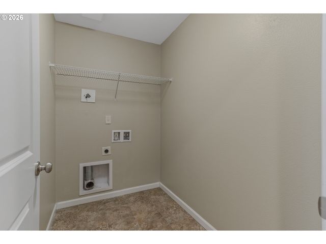 304 Ne NEWHOUSE Rd, Vancouver, WA 98663