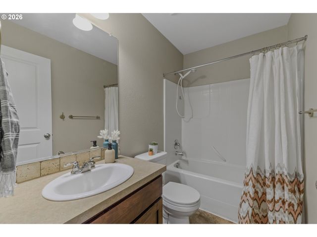 304 Ne NEWHOUSE Rd, Vancouver, WA 98663