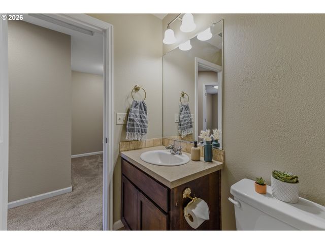 304 Ne NEWHOUSE Rd, Vancouver, WA 98663