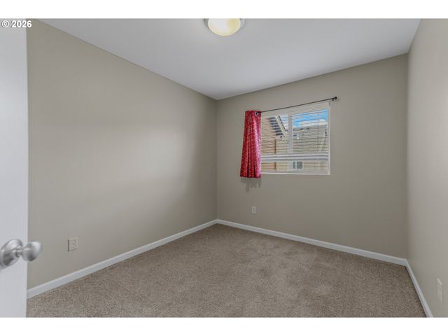 304 Ne NEWHOUSE Rd, Vancouver, WA 98663