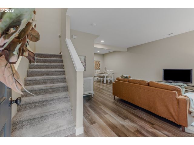 304 Ne NEWHOUSE Rd, Vancouver, WA 98663
