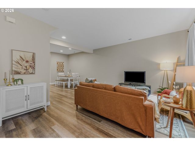 304 Ne NEWHOUSE Rd, Vancouver, WA 98663