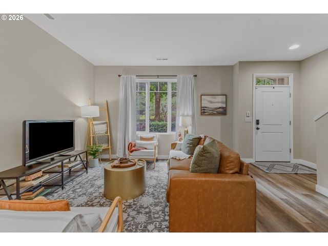 304 Ne NEWHOUSE Rd, Vancouver, WA 98663