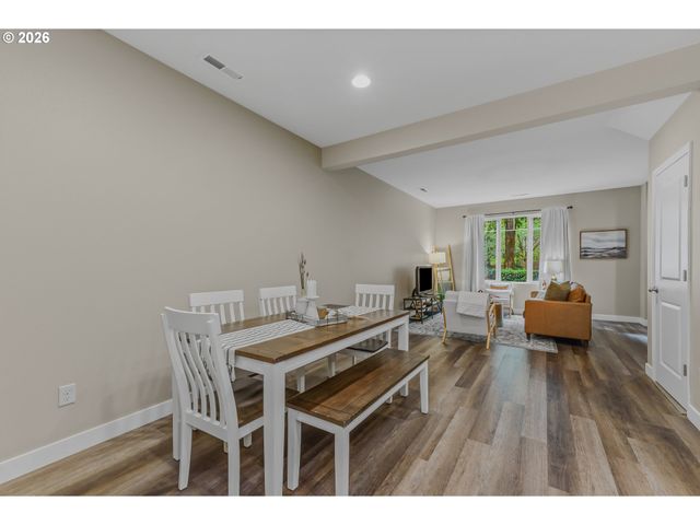 304 Ne NEWHOUSE Rd, Vancouver, WA 98663
