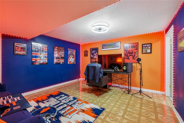 2505 Grand River Drive, Des Moines, IA 50320