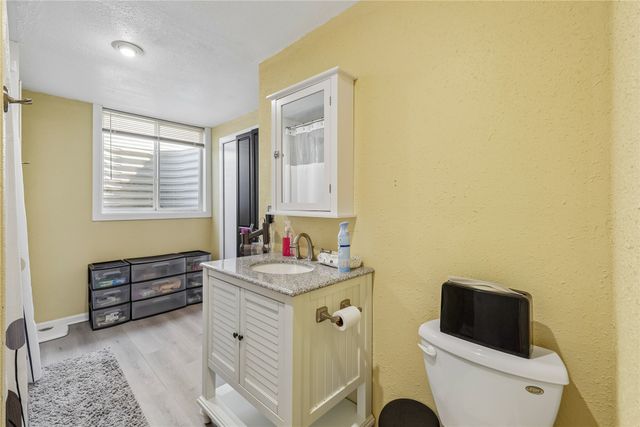 2505 Grand River Drive, Des Moines, IA 50320