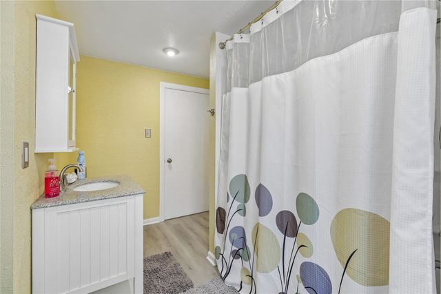 2505 Grand River Drive, Des Moines, IA 50320
