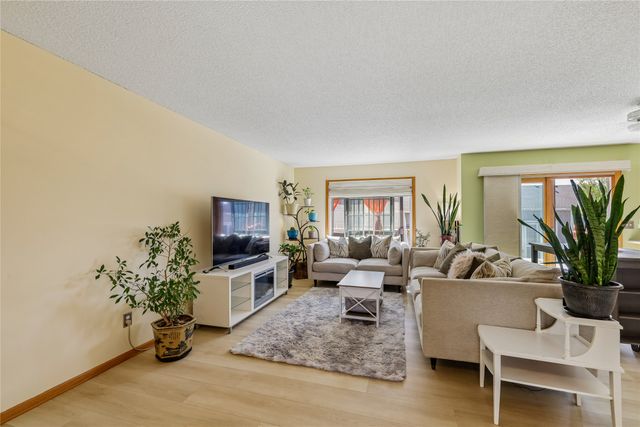 2505 Grand River Drive, Des Moines, IA 50320