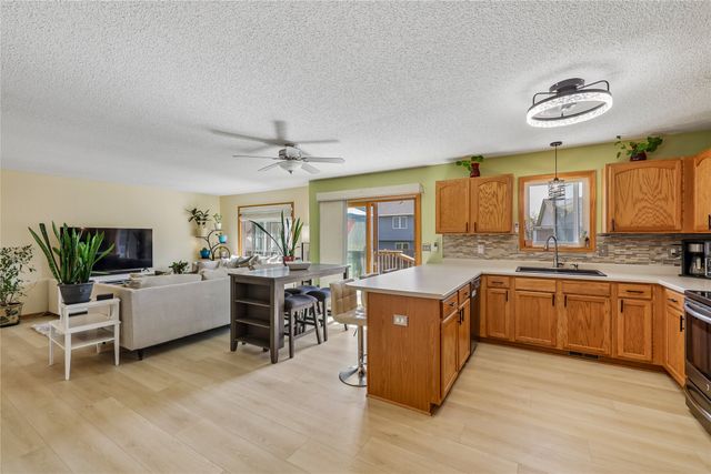 2505 Grand River Drive, Des Moines, IA 50320