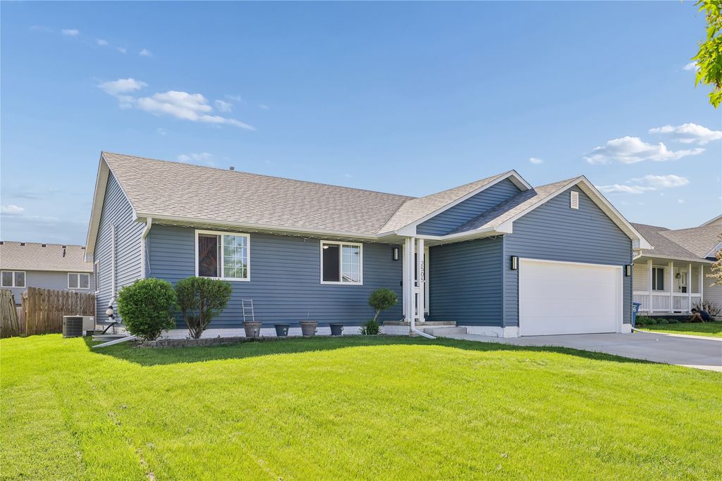 2505 Grand River Drive, Des Moines, IA 50320