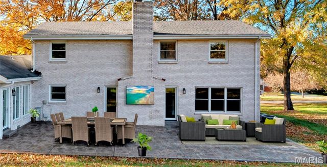 78 Meadowbrook Country Club Estate, Ballwin, MO 63011