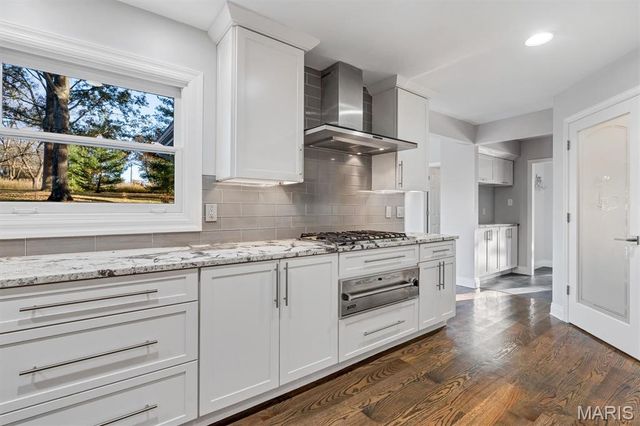 78 Meadowbrook Country Club Estate, Ballwin, MO 63011