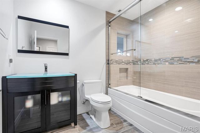 78 Meadowbrook Country Club Estate, Ballwin, MO 63011